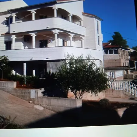 Ana Apartment Stomorska